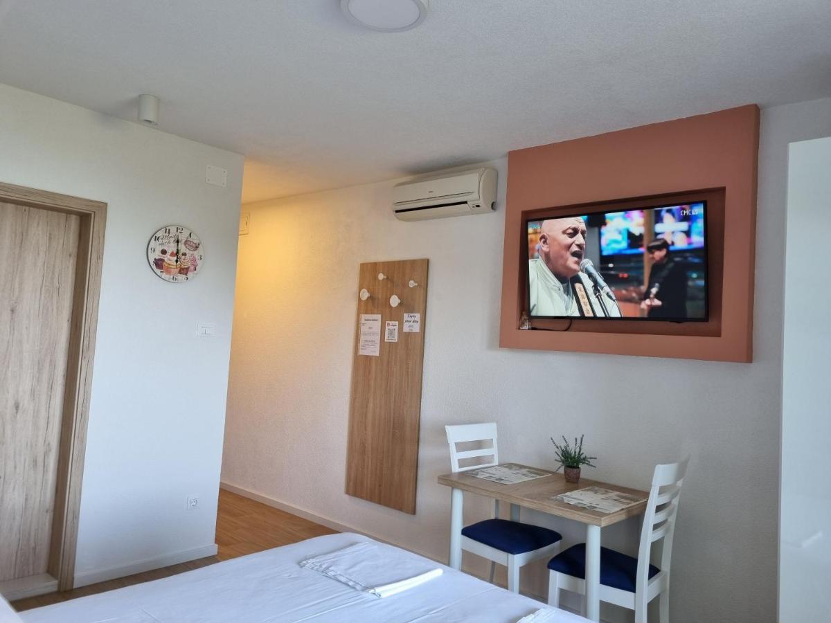 Guesthouse Dominovic Brela Exterior photo